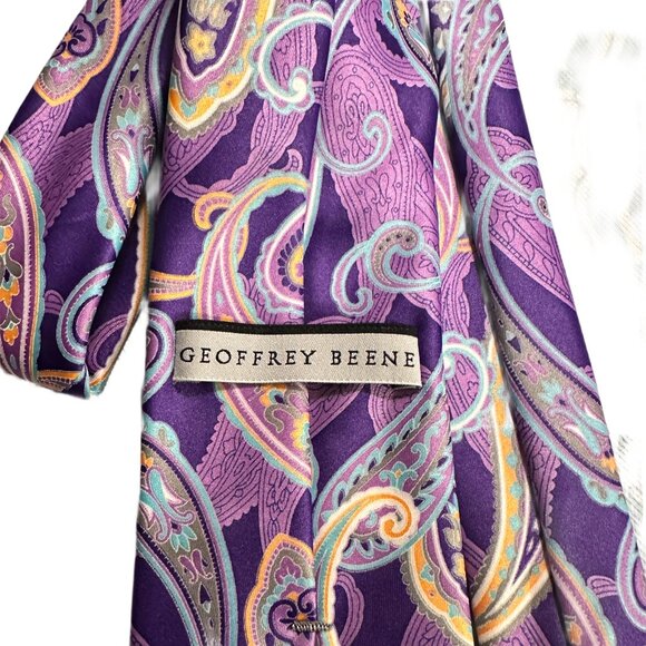 Bold Vintage Geoffrey Beene Paisley Necktie – Purple Statement Accessory - Picture 2 of 3